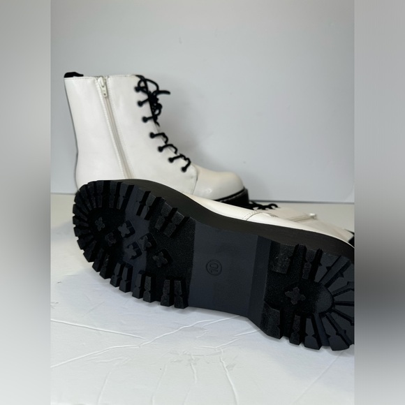 Wild Pair Womens Arriele Leather white Ankle Boots size 10M new - Picture 10 of 10